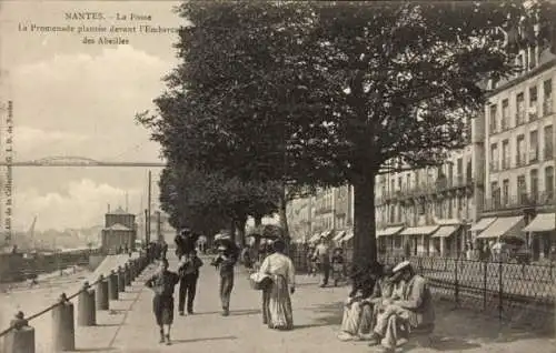 Ak Nantes Loire Atlantique, Promenade mit Bäumen, Menschen, Kahn am Wasser,  Atmosphäre