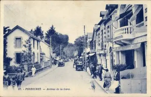 Ak Pornichet Loire Atlantique, 57. PORNICHET, Avenue de la Gare, Gebäude und Straßenansicht