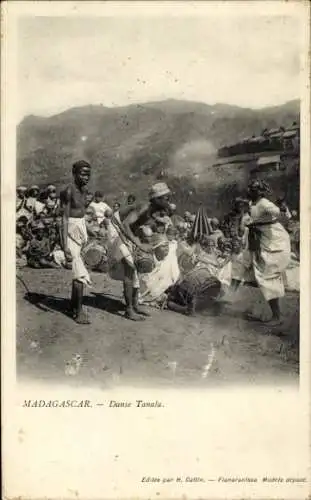 Ak Antananarivo Tananarive Madagaskar, Tanzende Männer, Trommeln, Traditioneller Tanz, Zuschauer 
