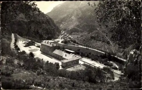 Ak Fontan Alpes Maritimes, Gare, Au fond le chemin de Napoleon