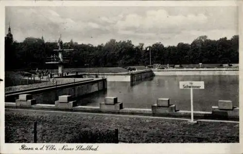 Ak Riesa an der Elbe Sachsen, Neues Stadtbad, Schwimmer, Natur, Wolken, Wasser