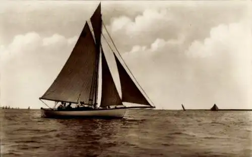Ak Dziwnów Ostseebad Dievenow Pommern, Segelboot auf dem Meer