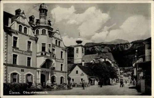 Ak Liezen Steiermark, Rathaus  schöne Architektur, Bergkulisse