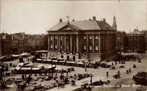 Ak Groningen Niederlande, Stadhuis und Groote Markt,  Architektur, Marktstände, Menschen