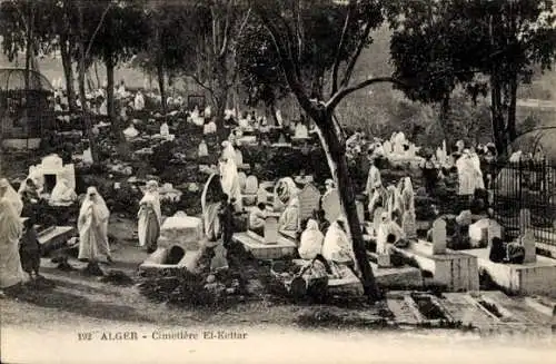 Ak Algier Alger Algerien, Cimetière El-Kettar, viele Menschen in weißen Gewändern