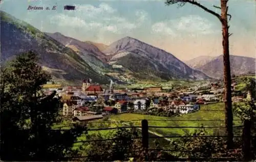 Ak Brixen Bressanone Südtirol, Blick auf  Berglandschaft, Häuser, Bäume,  Architektur