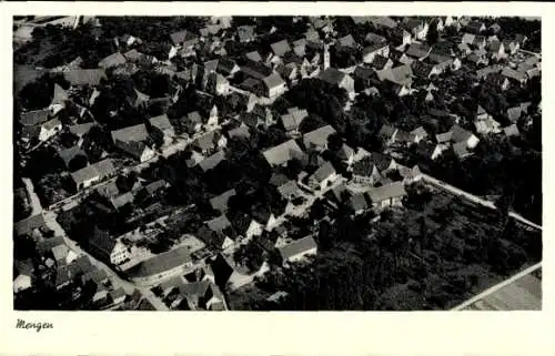 Ak Mengen in Oberschwaben Württemberg, Luftaufnahme von  viele Häuser, Bäume