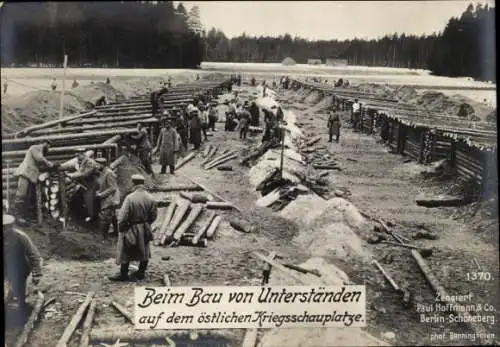 Ak Ostfront, Deutsche Soldaten in Uniformen, Bau von Unterständen, I WK