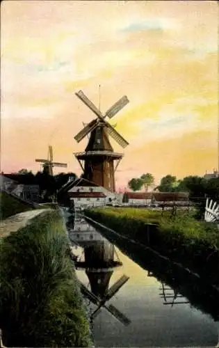 Ak Windmühlen, Dorfmotiv bei Sonnenuntergang