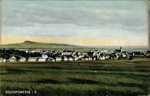 Ak Bischofswerda in Sachsen, Panoramablick auf  Gebäude, Wiesen, Himmel