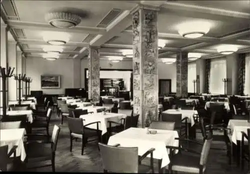 Ak Bad Berka in Thüringen, Innenansicht der Gaststätte, Tische mit weißen Tischdecken, Stühle,...