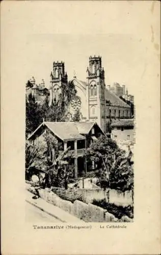 Ak Madagaskar Madagascar, La Cathédrale,  Architektur, Pflanzen, keine Personen