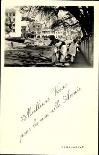 Ak Antananarivo Tananarive Madagaskar, Schwar-weißes Foto, Menschen im Park, Neujahrsgrüße, Tanan