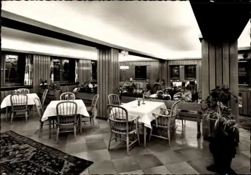 Ak Bad Urach in der Schwäbischen Alb Württemberg, Restaurant Ratstube, Innenansicht mit Tischen, 