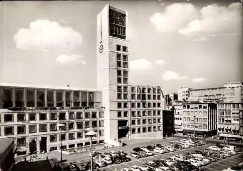 Ak Stuttgart in Württemberg, Neues Rathaus, großer Turm, moderne Architektur, Stadtansicht, Parkp