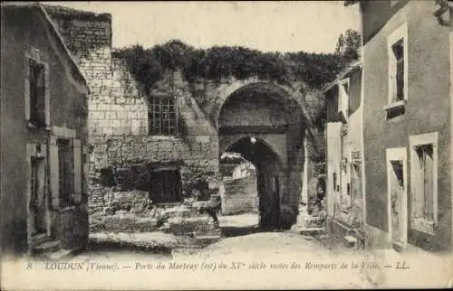 Ak Loudun Vienne, Porte du Martray du XVe siecle vestes des Remparts de la Ville