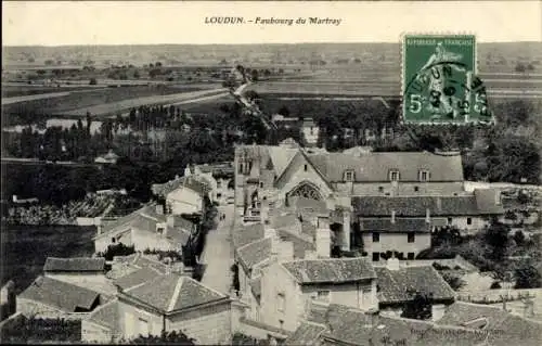Ak Loudun Vienne, Vogelperspektive auf Faubourg du Martray, Landwirtschaftliche Landschaft