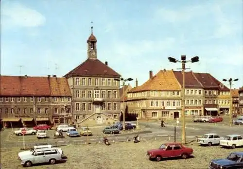 Ak Bischofswerda in Sachsen, Marktplatz, Rathaus,  Gebäude, Autos, städtische Szene