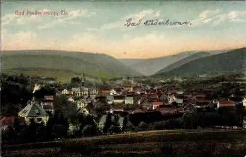 Ak Niederbronn les Bains Bad Niederbronn Elsass Bas Rhin, Landschaftsaufnahme, Stadtansicht, Berg