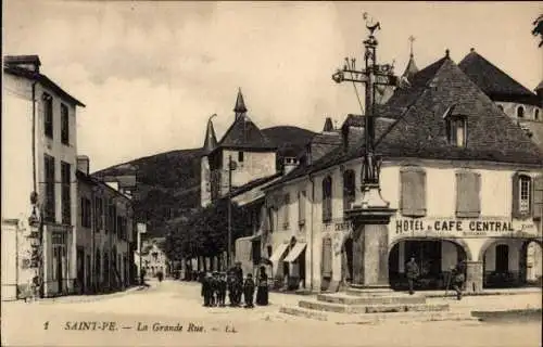 Ak Saint Pe de Bigorre Hautes Pyrénées, La Grande Rue