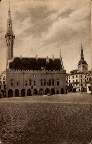 Ak Reval Estland, Blick zum Rathaus mit Vorplatz