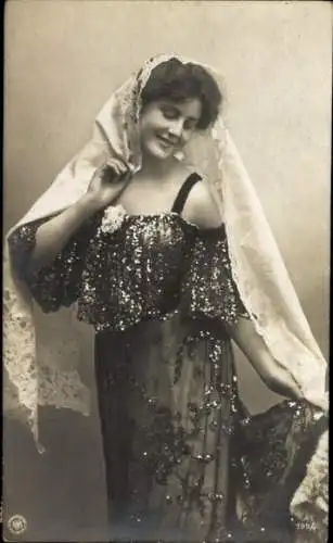 Ak Frau in schwarzem Kleid, Porträt, Schleier
