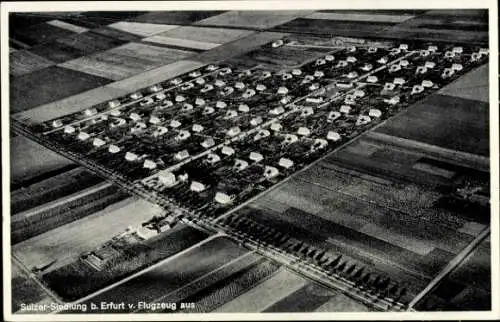 Ak Sulzer Siedlung Erfurt in Thüringen, Luftaufnahme der Sulzer-Siedlung, zahlreiche Häuser, Land