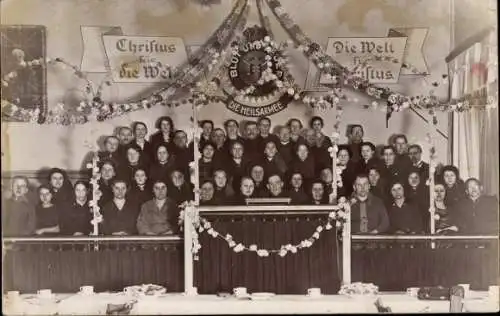 Foto Ak Magdeburg an der Elbe, Heilsarmee, Christus für die Welt, Die Welt für Christus, Gruppenbild