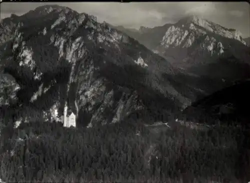 Ak Hohenschwangau Schwangau im Ostallgäu, Schloss Neuschwanstein, mittelalterliches Schloss, u...