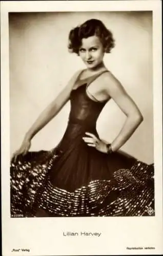 Ak Schauspielerin Lilian Harvey, Portrait im Kleid