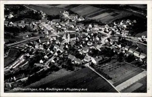 Ak Dürmentingen in Württemberg, Luftaufnahme von  viele Häuser, ländliche Umgebung