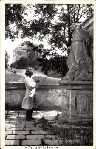Ak Ukraine, Ostgalizien, Frau, Denkmal