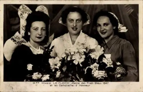 Ak Concarneau Finistère, Marie Le Floch, Königin der Filets Bleus 1947, mit ihren Ehrendamen