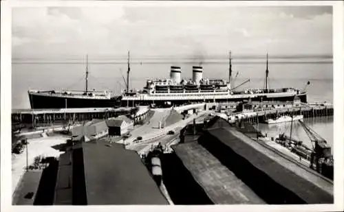 Ak Nordseebad Cuxhaven, Schnelldampfer HANSA, Hamburg-Amerika Linie an der Überseepier in Cuxh...