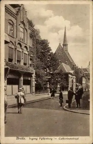 Ak Breda Nordbrabant Niederlande, Hotel Eingang Valkenberg - Catherinenstraat, Personen sind z...