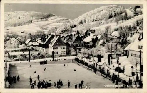 Ak Geising Altenberg im Erzgebirge, Eisstadion, schneebedeckte Landschaft, bergige Umgebung, h...
