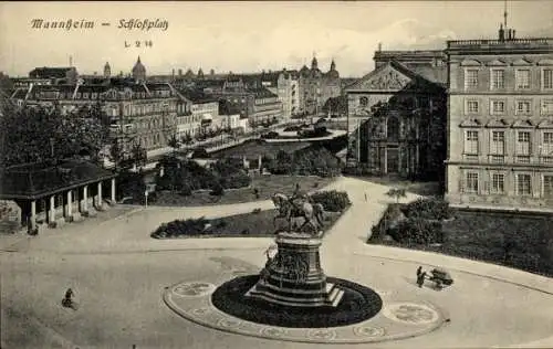 Ak Mannheim in Baden, Schlossplatz, Statue, historische Architektur, Stadtansicht
