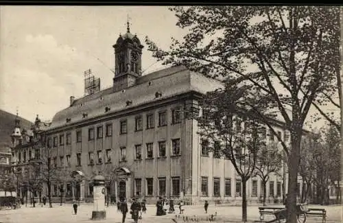 Ak Heidelberg am Neckar, Universitätsgebäude, historische Architektur, Bäume, Menschen