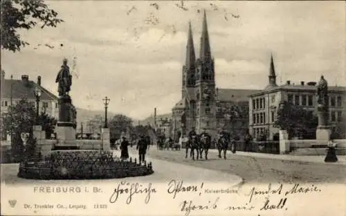 Ak Freiburg im Breisgau, Kaiserbrücke, Statue, Gebäude, Pferdekutschen, Stadtansicht.