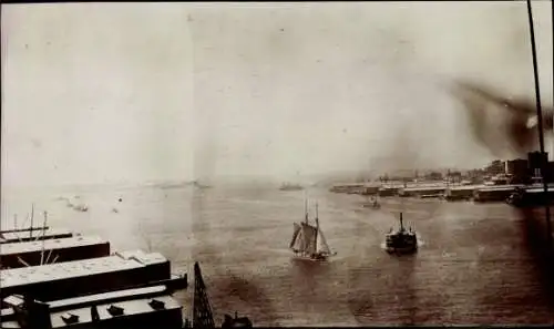 Foto New York City USA, Blick von der Brooklyn-Bridge auf den Hafen