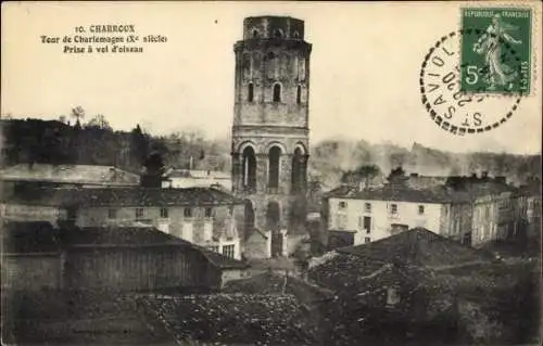 Ak Charroux Vienne, Turm von Charlemagne, Luftbild