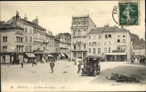Ak Épinal Lothringen Vosges, La Place des Vosges, Gebäude und Fahrzeuge,  Ansicht