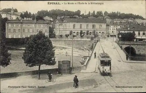 Ak Épinal Lothringen Vosges, Musee, Bibliothek, Fluss, Brücke, Straßenbahn, Stadtansicht, Archite
