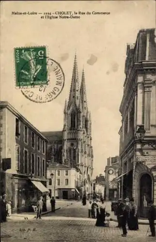 Ak Cholet Maine et Loire, Eglise Notre-Dame, Rue du Commerce,  , Menschen auf der Straße