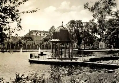 Ak Bad Lauchstädt Lauchstedt Saalekreis, Kuranlagen, Teichlaube