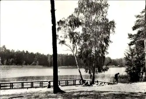 Ak Gräbendorf in der Mark, See, Bäume, Sandstrand, Menschen am Ufer