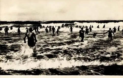 Ak Dziwnów Ostseebad Dievenow Pommern, Badeleben, zahlreiche Personen im Wasser, Ostseebad Dieven