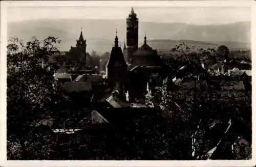 Ak Domažlice Taus Region Pilsen, Schwarz-Weiß-Fotografie einer Stadt, Türme, Gebäude, Bäume