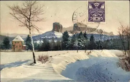 Ak Ansicht eines Ortes, Winterszene, Berg, Wohnhaus