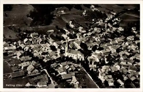 Ak Peiting in Oberbayern, Luftaufnahme von  viele Häuser, Kirche, Landschaft